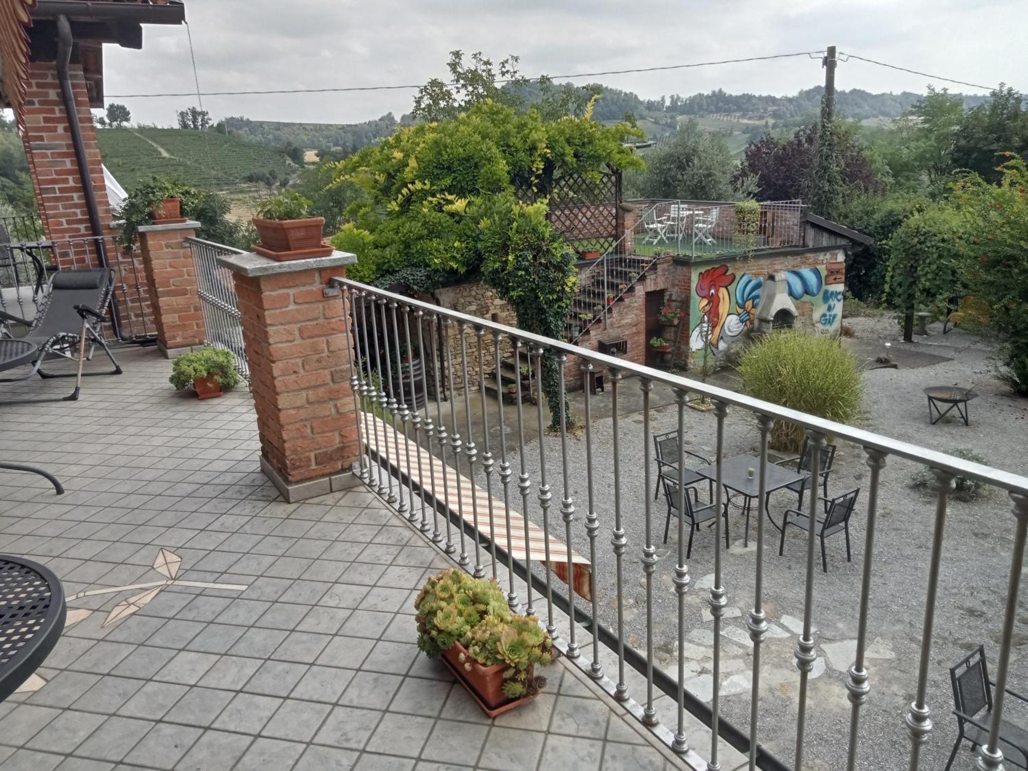 Agriturismo Bric Di Gai Monforte dʼAlba Стая снимка